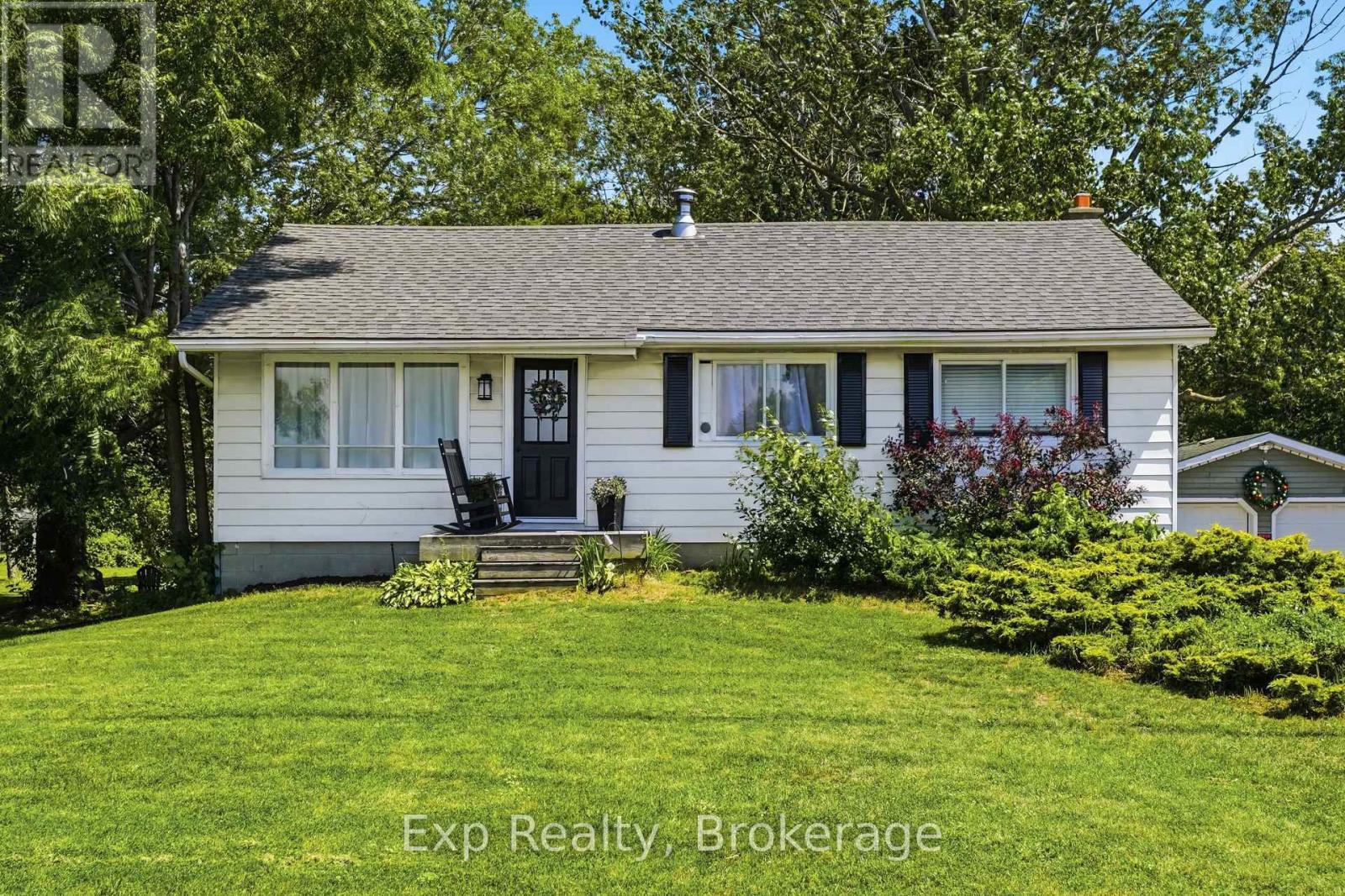 Residential in Prince Edward County (Hallowell Ward) 4