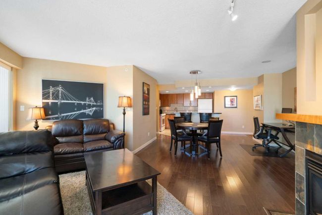1405 - 1078 6 Avenue Sw, Home with 2 bedrooms, 2 bathrooms and 1 parking in Calgary AB | Image 3