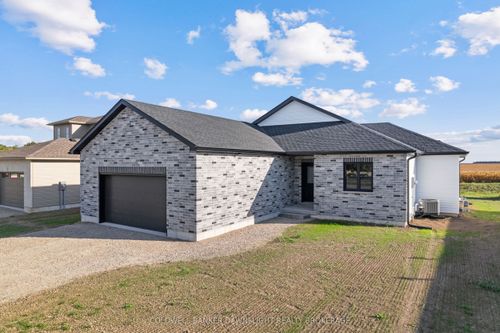 123 Victoria Ave E, Crediton, ON, N0M1M0 | Card Image