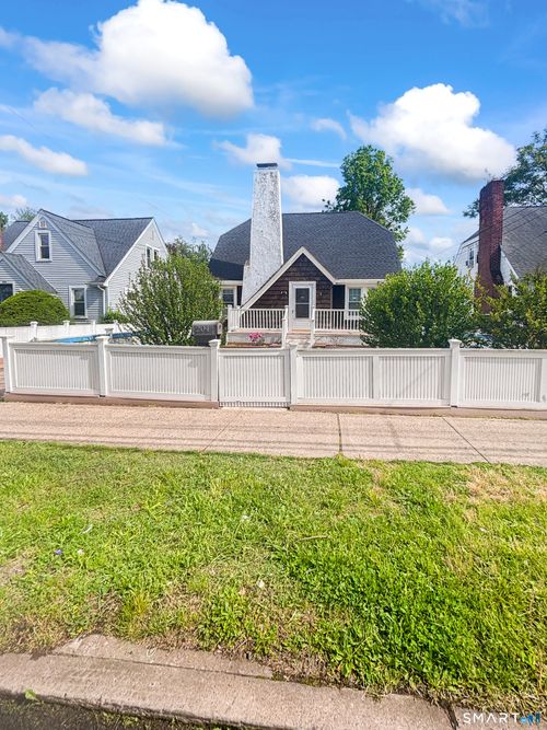 204 Brown St, West Haven, CT, 06516-4941 | Card Image