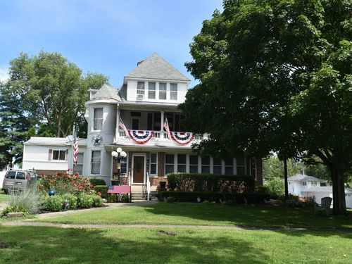 330 E Locust St, Watseka, IL, 60970-1770 | Card Image