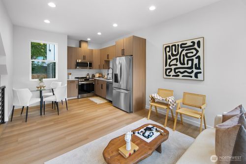 2805 S Grand St, Seattle, WA, 98144-4822 | Card Image