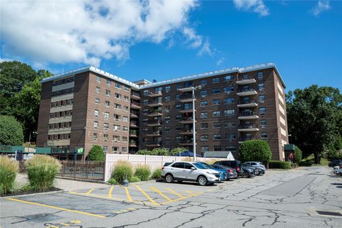 apt-8b-200 Diplomat Dr, Mount Kisco, NY, 10549-2035 | Card Image