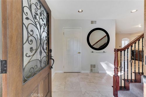 22781 Macfarlane Dr, Woodland Hills, CA, 91364-1322 | Card Image