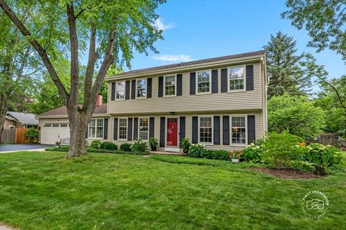 916 Britta Ln, Batavia, IL, 60510-1158 | Card Image