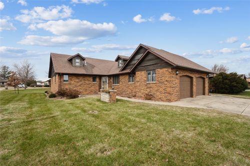 145 Crescent Drive, Manchester, IA, 52057 | Card Image