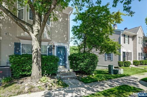 2082 Drake Ct, Mahwah, NJ, 07430-3803 | Card Image