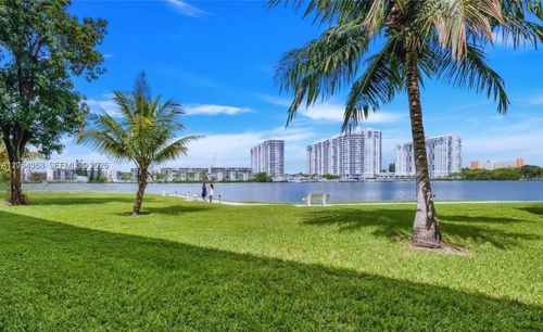t301-3030 Marcos Dr, Aventura, FL, 33160-2659 | Card Image