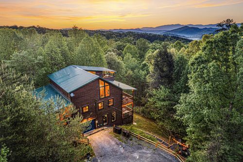 2010 Bluff Mountain Rd, Sevierville, TN, 37876-7336 | Card Image