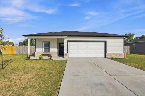 211 S Gatewood St, Valley Center, KS, 67147-4741 | Card Image