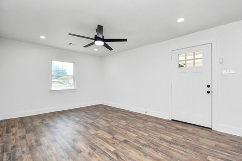 8221 Hezekiah Ln, Houston, TX, 77088-5843 | Card Image