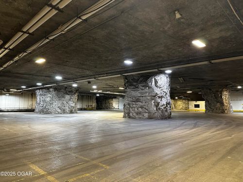 1331 Civil War Ave, Carthage, MO, 64836-9100 | Card Image