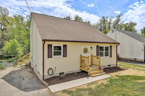2321 Dunkirk Ave Ne, Roanoke, VA, 24012-6511 | Card Image