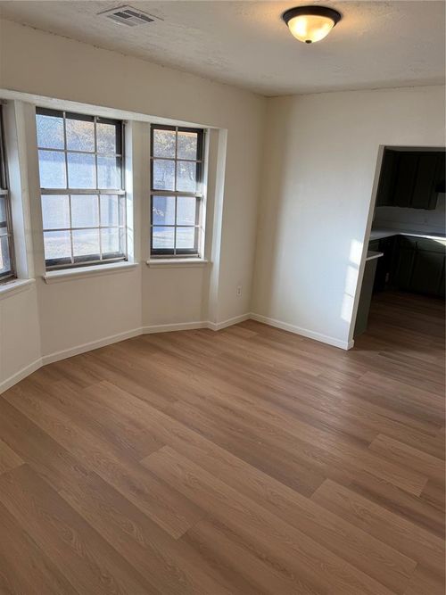 325 S 10th St, Chickasha, OK, 73018-3211 | Card Image