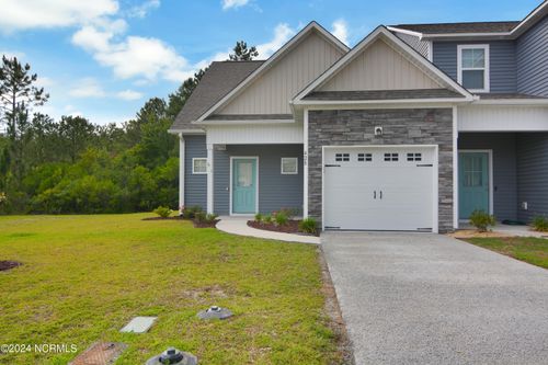 428 Guppy Loop Road, Sneads Ferry, NC, 28460 | Card Image