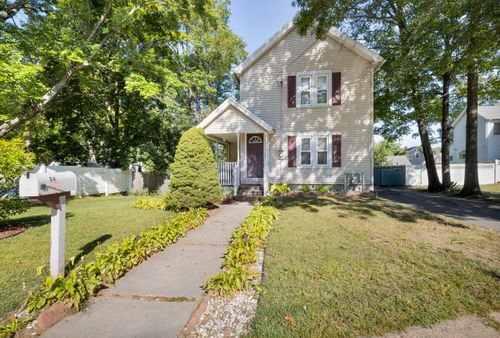 94 Larrabee St, East Hartford, CT, 06108-2735 | Card Image