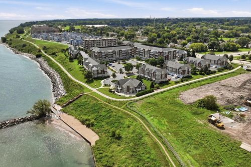 301-3872 S Lake Drive S, Saint Francis, WI, 53235 | Card Image