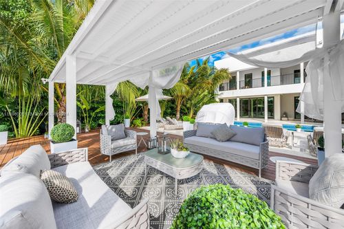 3734 Chase Ave, Miami Beach, FL, 33140-3420 | Card Image