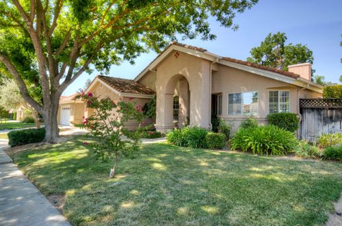 5582 W Wathen Ave, Fresno, CA, 93722-3023 | Card Image