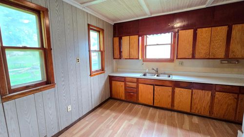 142 E 4th St, Red Wing, MN, 55066-2707 | Card Image