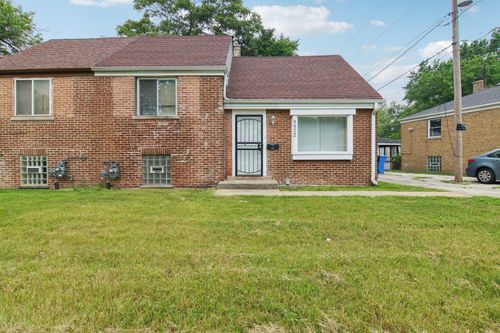 9832 Oglesby Ave, Chicago, IL, 60617-4870 | Card Image