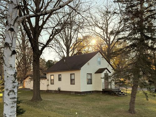 685 Main St W, Isle, MN, 56342-4565 | Card Image