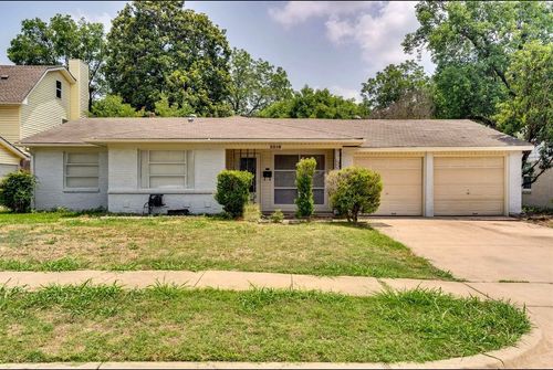 2016 Menefee St, Arlington, TX, 76010-2130 | Card Image