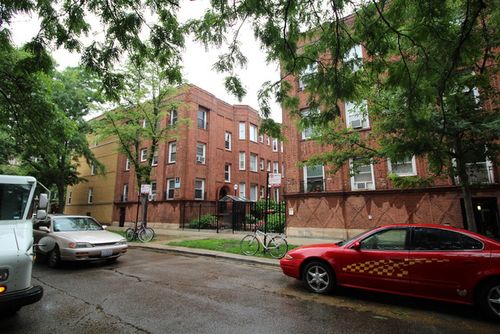 3n-1338.5 W Argyle St, Chicago, IL, 60640 | Card Image