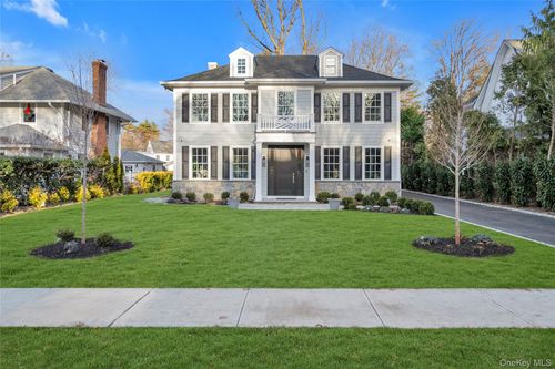 88 Plandome Ct, Manhasset, NY, 11030-1403 | Card Image