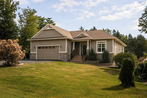 556 Av Duart, Fall River, NS, B2T0L8 | Card Image