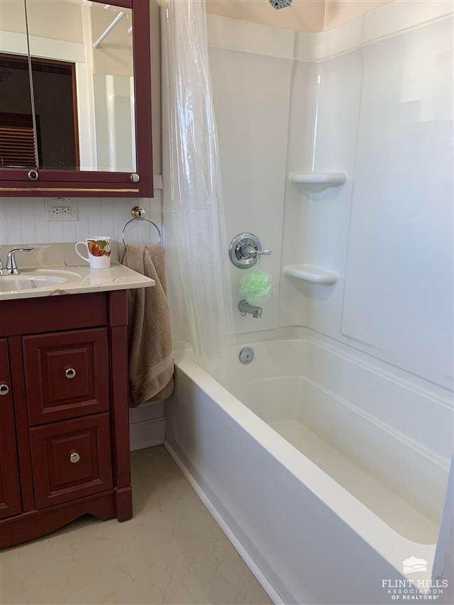 708 S Cedar St, House other with 3 bedrooms, 3 bathrooms and null parking in Abilene KS | Image 15