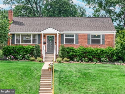 7003 Terrace Ct, ANNANDALE, VA, 22003-1837 | Card Image