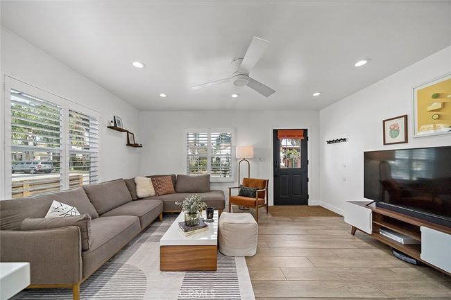 4218 E 3 Rd St, House other with 2 bedrooms, 1 bathrooms and 1 parking in Long Beach CA | Image 4