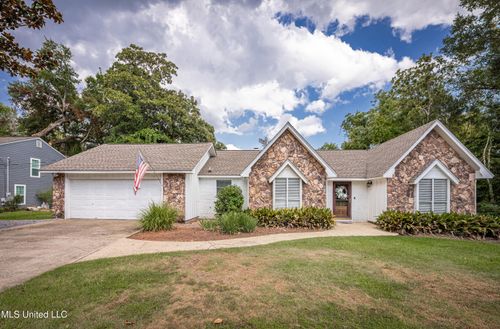 1108 E Cherokee Gln, Ocean Springs, MS, 39564-2802 | Card Image
