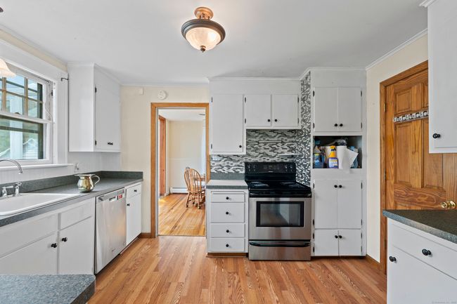 136 Bloomfield Ave, House other with 3 bedrooms, 2 bathrooms and 3 parking in Windsor CT | Image 14