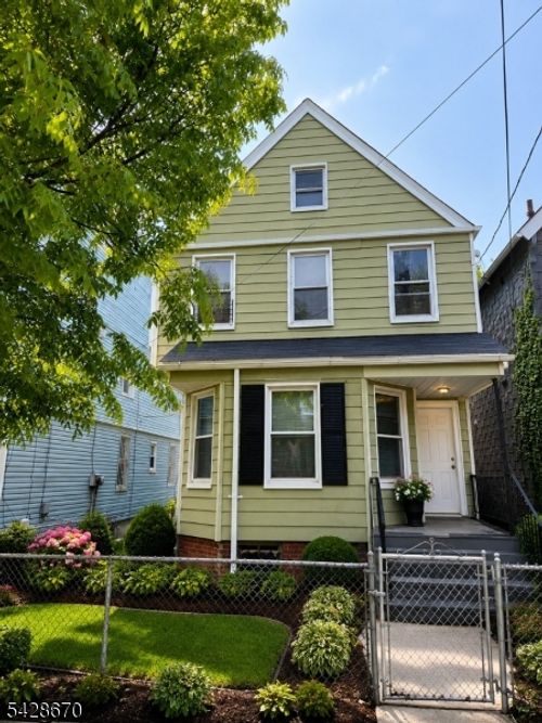 667 Scotland Rd, Orange, NJ, 07050-1142 | Card Image