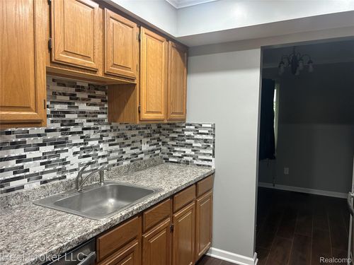 754 E Fox Hills Dr, Bloomfield Hills, MI, 48304-1306 | Card Image