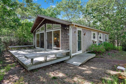 2 Flamingo Dr, Edgartown, MA, 02539-6342 | Card Image