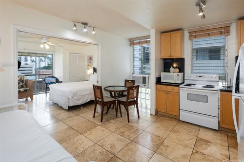 402-240 Liliuokalani Avenue, Honolulu, HI, 96815 | Card Image