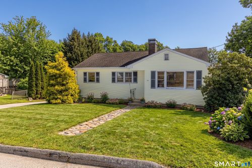 32 Cedar Ln, Uncasville, CT, 06382-1202 | Card Image