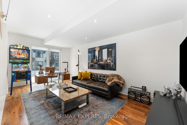 23 Carrville Woods Cir, House attached with 3 bedrooms, 4 bathrooms and 2 parking in Vaughan ON | Image 8