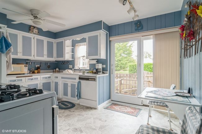 6445 N Oketo Ave, Home with 6 bedrooms, 3 bathrooms and 2 parking in CHICAGO IL | Image 5