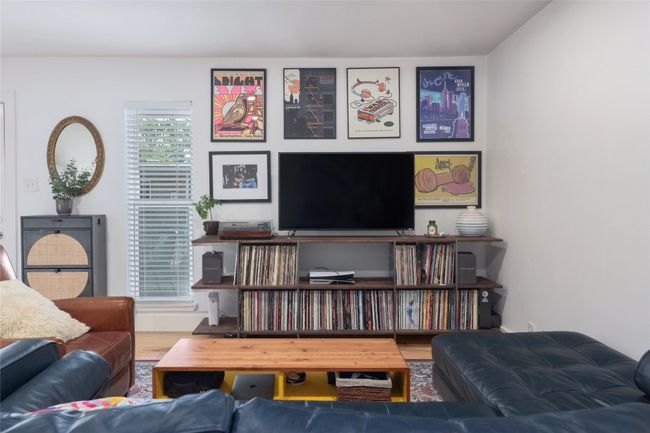 APT-205 - 5820 Berkman Dr, Condo with 2 bedrooms, 1 bathrooms and null parking in Austin TX | Image 4