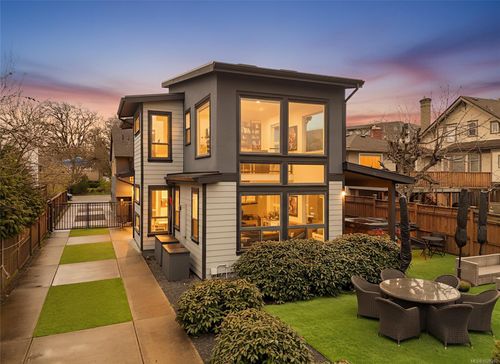 838 Old Esquimalt Rd, Esquimalt, BC, V9A4X1 | Card Image