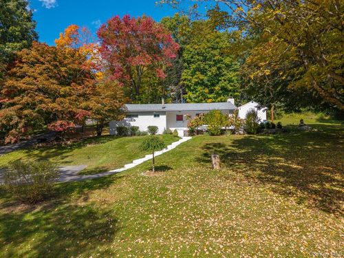 18 Blueberry Hill Rd, Mahopac, NY, 10541-3305 | Card Image