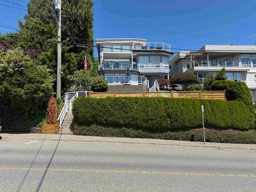 15477 Columbia Ave, White Rock, BC, V4B1K3 | Card Image