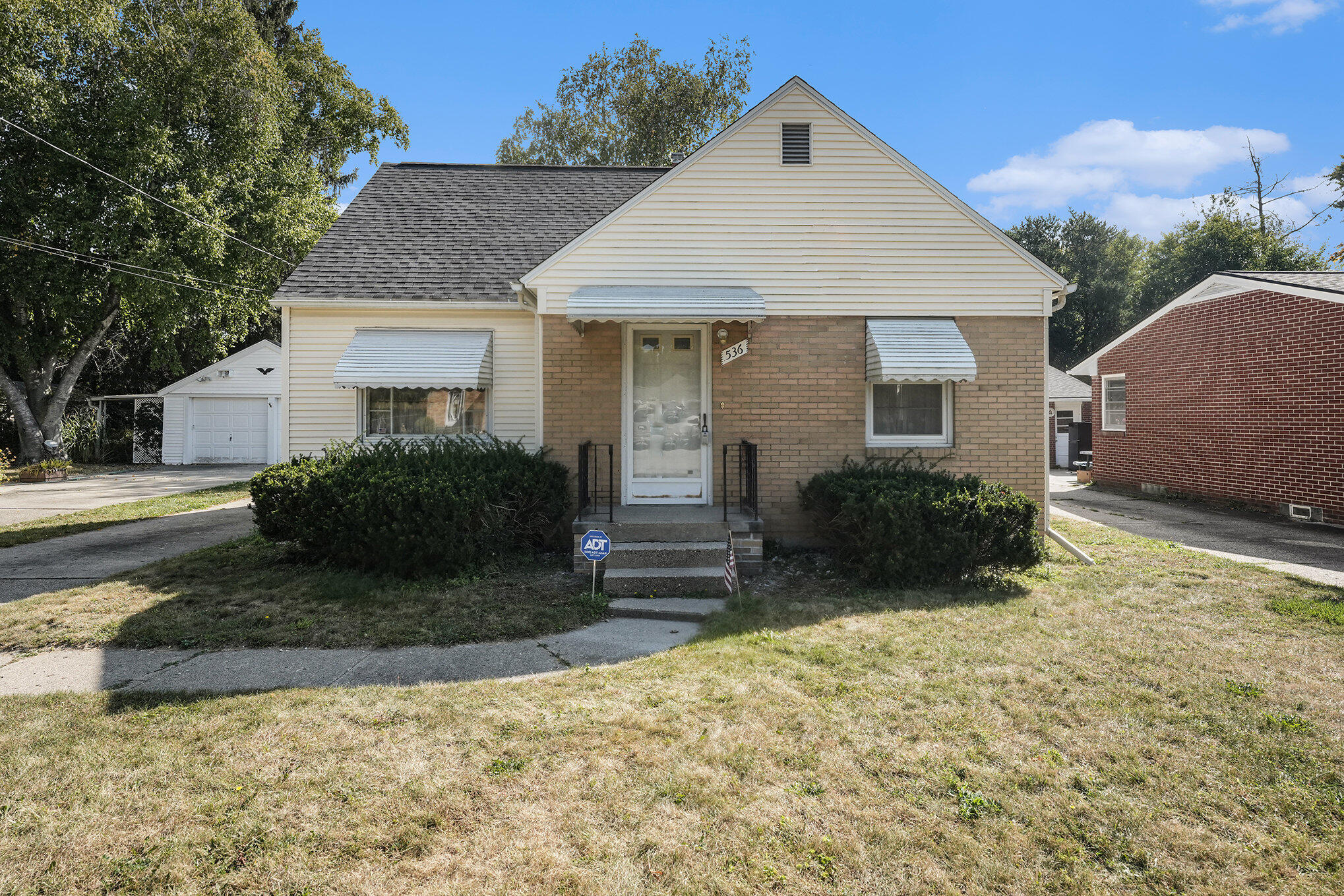 Charlotte Ave, Grand Rapids, MI 49504