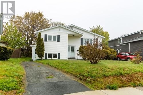 32 Drake Cres, St. John's, NL, A1A3L3 | Card Image