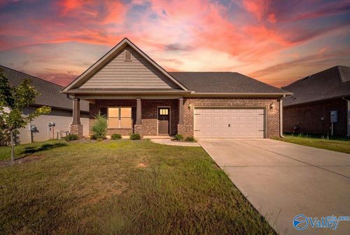 137 Pennington Ave, Huntsville, AL, 35811-8144 | Card Image