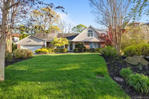 46 Nassau Dr, Great Neck, NY, 11021-1441 | Card Image